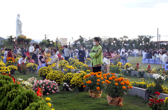 THÁNH LỄ KÍNH NHỚ TỔ TIÊN ÔNG BÀ MÙNG HAI TẾT XUÂN QUÝ MÃO