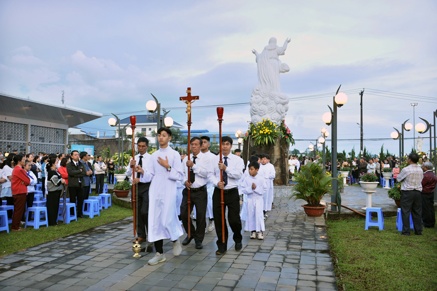 THÁNH LỄ CẦU CHO CÁC TÍN HỮU ĐÃ QUA ĐỜI 02/11/2023