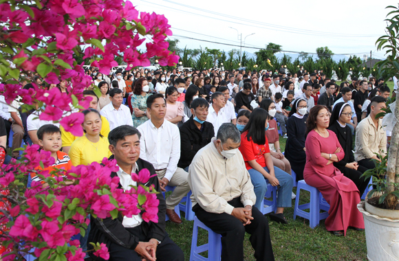 THÁNH LỄ KÍNH NHỚ TỔ TIÊN ÔNG BÀ MÙNG HAI TẾT XUÂN QUÝ MÃO